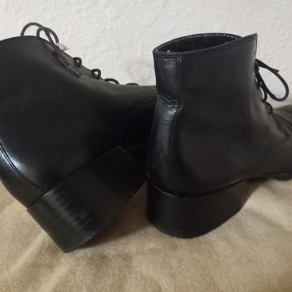 Enzo Angiolini brand genuine leather blK ankle boots, 7.5N, EXCELLENT CONDITION - Picture 2 of 2